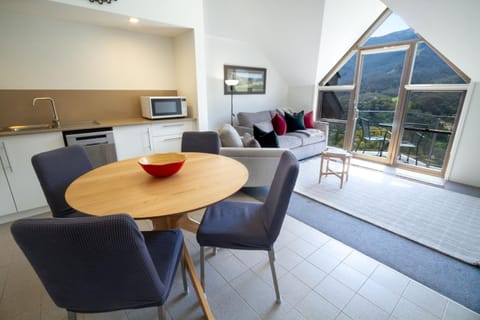 Lantern 1 Bedroom Balcony with Panoramic Alpine View Apartment in Thredbo