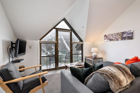 Lantern 1 Bedroom Balcony with Panoramic Mountain View Apartment in Thredbo