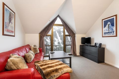 Lantern 1 Bedroom Ladder Loft with car space and Spectacular View Apartment in Thredbo