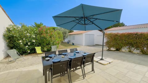 Patio, Garden, Dining area, Garden view