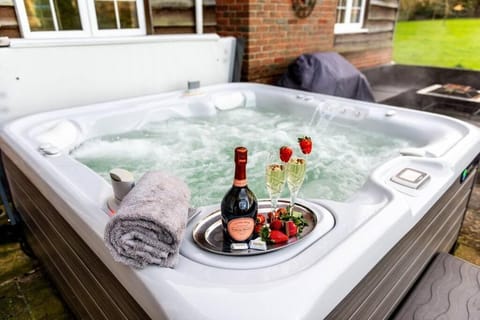 Natural landscape, Hot Tub, Food and drinks