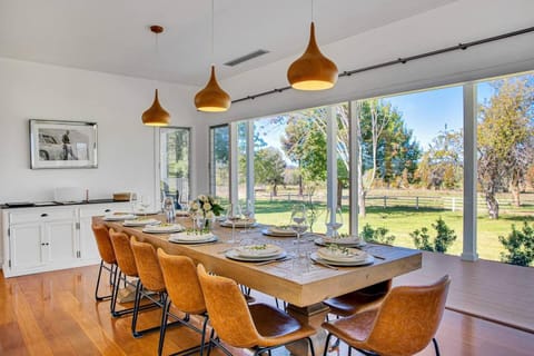 'Bonnie View' A Magnificently Luxurious Retreat House in Mudgee