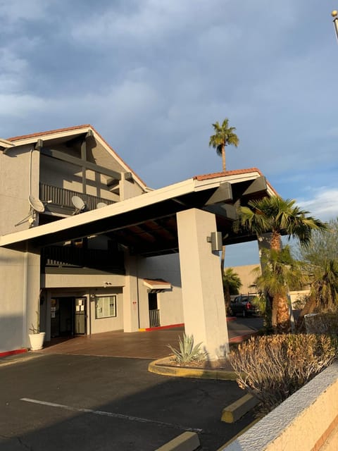 Extend-a-Suites Tempe Airport Hotel in Tempe