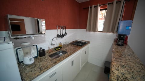 Coffee/tea facilities, Kitchen or kitchenette, microwave, oven, kitchen