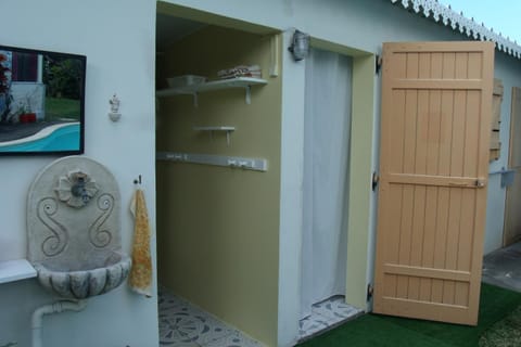 Facade/entrance, Bathroom, Bedroom