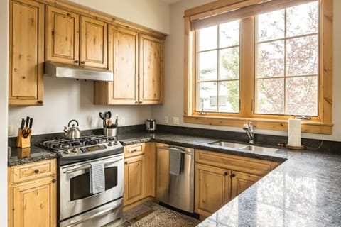 Lone Peak Townhome 5 House in Big Sky