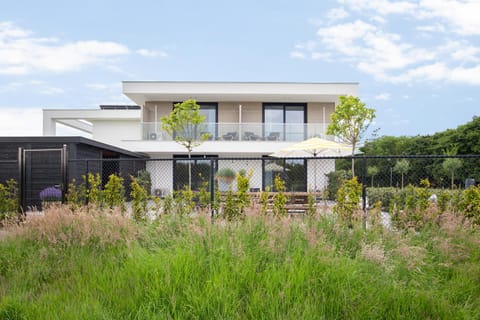 Property building, Day, Garden, Garden view