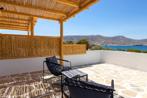 Omilos Beachfront House Hotel in Paros