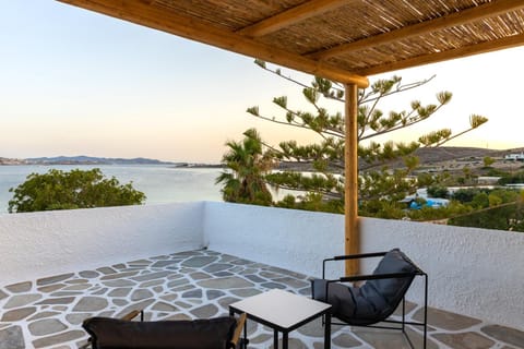 Omilos Beachfront House Hotel in Paros