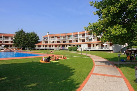 Property building, Garden, Swimming pool