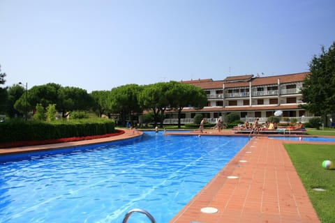 Property building, Facade/entrance, Swimming pool