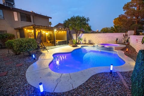 1800 SqFt House W/Heated Pool Spa 13Min From Strip Haus in Paradise