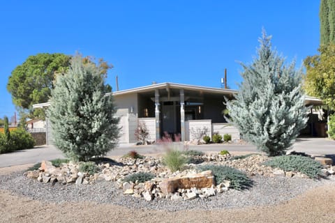 Sleek, Modern Designer home 3 House in Las Cruces