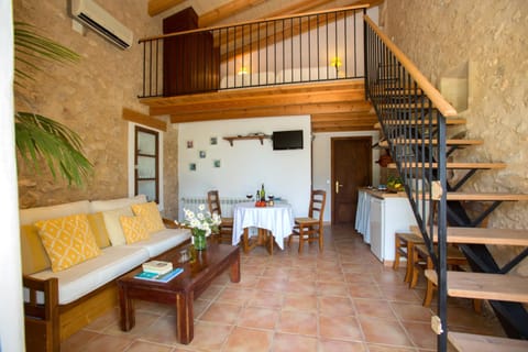 Agroturismo Es Pla De Llodrá Farm Stay in Llevant