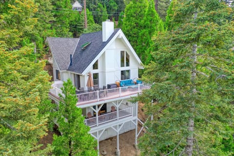 Love It Up Here! at Lake Arrowhead Lakeview 5 bedrooms 2 lofts 4 decks Maison in Lake Arrowhead