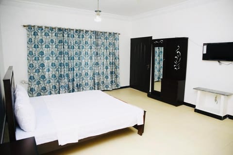 Lux Lounge Guest House Bed and Breakfast in Islamabad