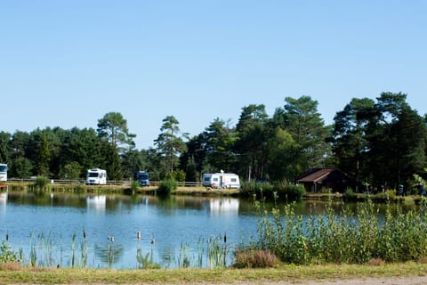 Naturcamping Lüneburger Heide - Chalets & Tiny Häuser Terrain de camping /
station de camping-car in Soltau
