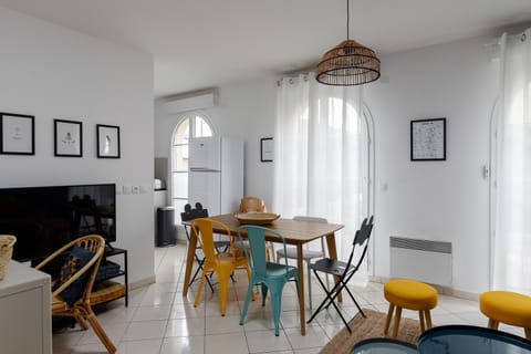 Living room, Dining area