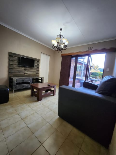 FM GUEST LODGE Comfort, Tranquility & Peace of Mind Bed and Breakfast in Johannesburg