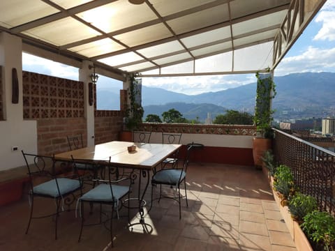 View (from property/room), Balcony/Terrace, City view, Garden view, Mountain view