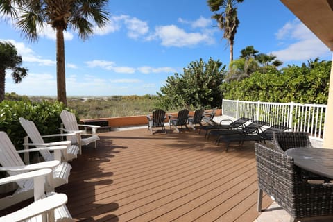 Seaclusion Beach Townhome House in North Redington Beach