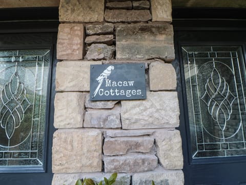 Macaw Cottages No 4A Apartment in England