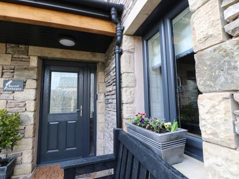 Macaw Cottages No 4 Apartment in England