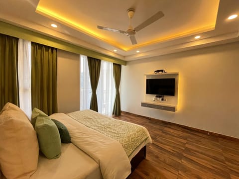 Bed, TV and multimedia, Photo of the whole room, Bedroom, air conditioner