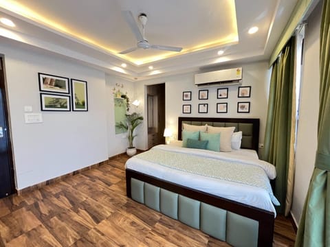 Bed, Photo of the whole room, Bedroom, air conditioner