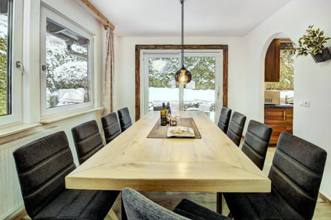 Chalet Sabrina mit Außenpool im Sommer House in Piesendorf