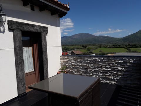 Balcony/Terrace, Mountain view