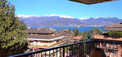 Balcony/Terrace, Lake view, Mountain view