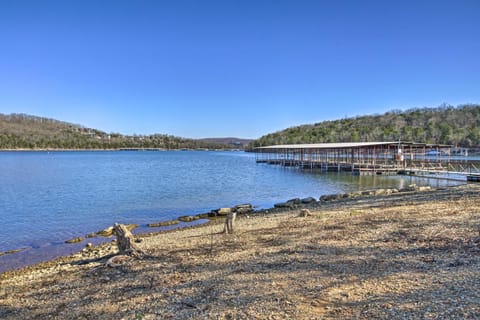 Condo in Lakefront Resort with Boat Launch and Pool! Condo in Table Rock Lake