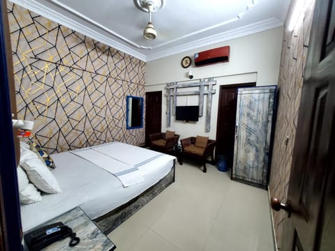 Diplomat Inn Hotel Bed and Breakfast in Karachi