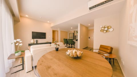 Fully Serviced Apartment at Regatta Living II - 703 Condo in Distrito Nacional