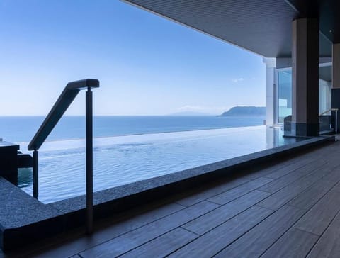 Hot Spring Bath, Sea view