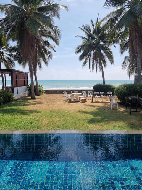 Palmeraiebeach Resort Rayong ปาล์มมาลี บีช รีสอร์ท ระยอง 罗勇棕榈树海滩酒店 Resort in Chon Buri Changwat