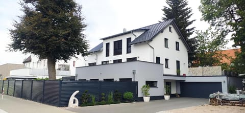 moderne Neubau-Wohnung mit Kamin und 35qm Dachterrasse Apartment in Villingen-Schwenningen