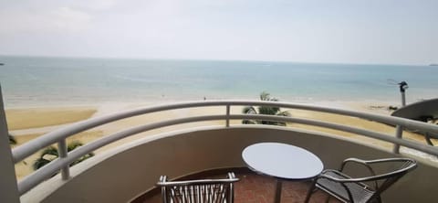 Tanjung Tuan Beach Regency - Hermis Theme Apartamento in Port Dickson
