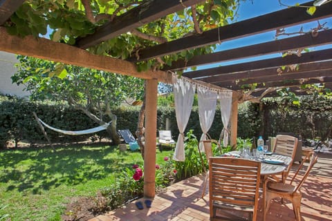 maison kiwi avec piscine chauffée terrasse jardin et bbq à Calvi Villa in Calvi