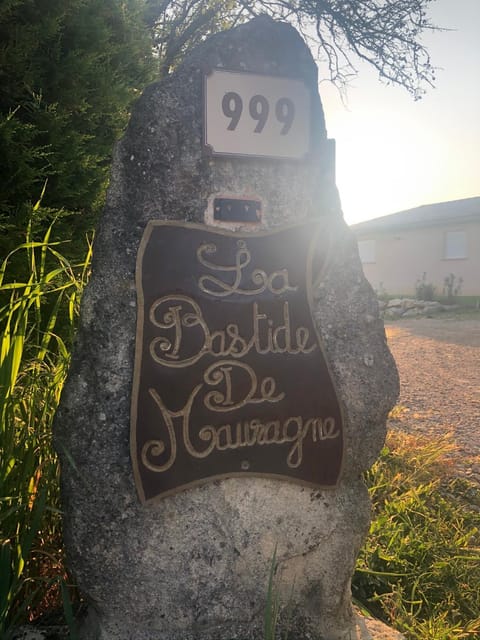 La bastide de Mauragne - Gîte les Iris Condo in Bonnieux