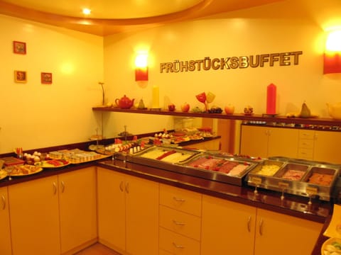 Restaurant/places to eat, Food, Buffet breakfast