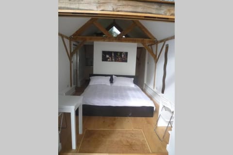 4 Kingsize Beds Ensuite - Sleeps 8-10 - Rural Contemporary Oak Framed House House in Borough of Waverley