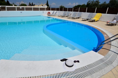 Day, Pool view, Swimming pool, sunbed