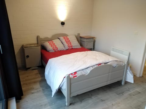 Le Salmoyard, studio au bord du lac à Vielsalm Apartment in Vielsalm