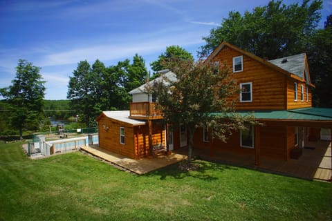 Myers Cave Resort Nature lodge in North Frontenac