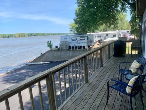 Mississippi River Cabin Maison in Bellevue