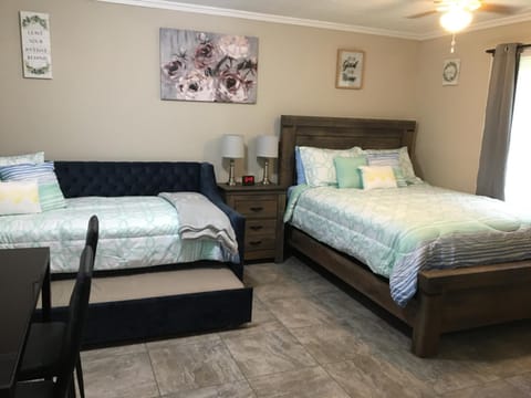 Just Like Being at Home- Newly Renovated Unit Condo in Orleans