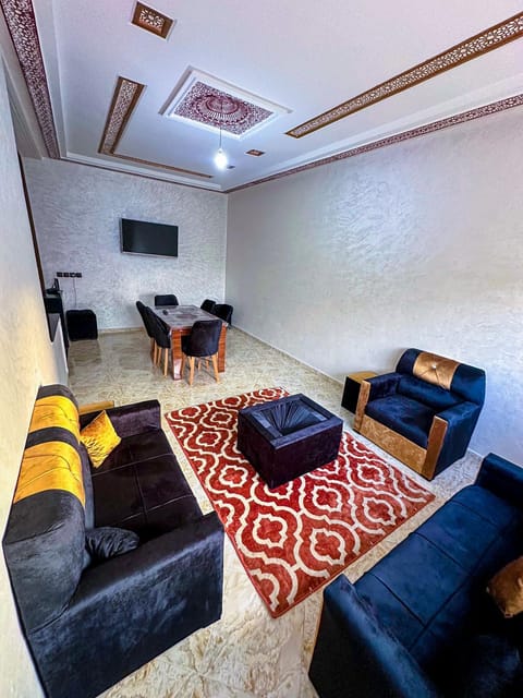 Communal lounge/ TV room, TV and multimedia, Living room, Seating area, Evening entertainment