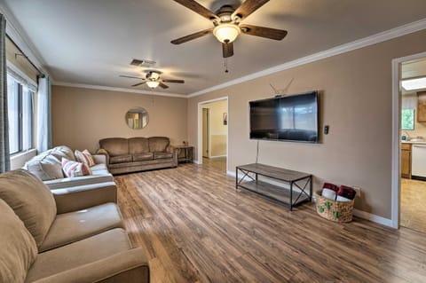Updated Family Home - 2 Blocks to Colorado River! Maison in Bullhead City
